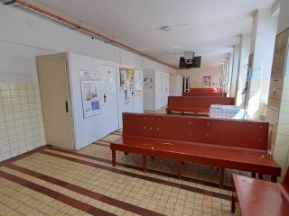 ček&aacute;rna poliklinika před rekonstrukc&iacute; 